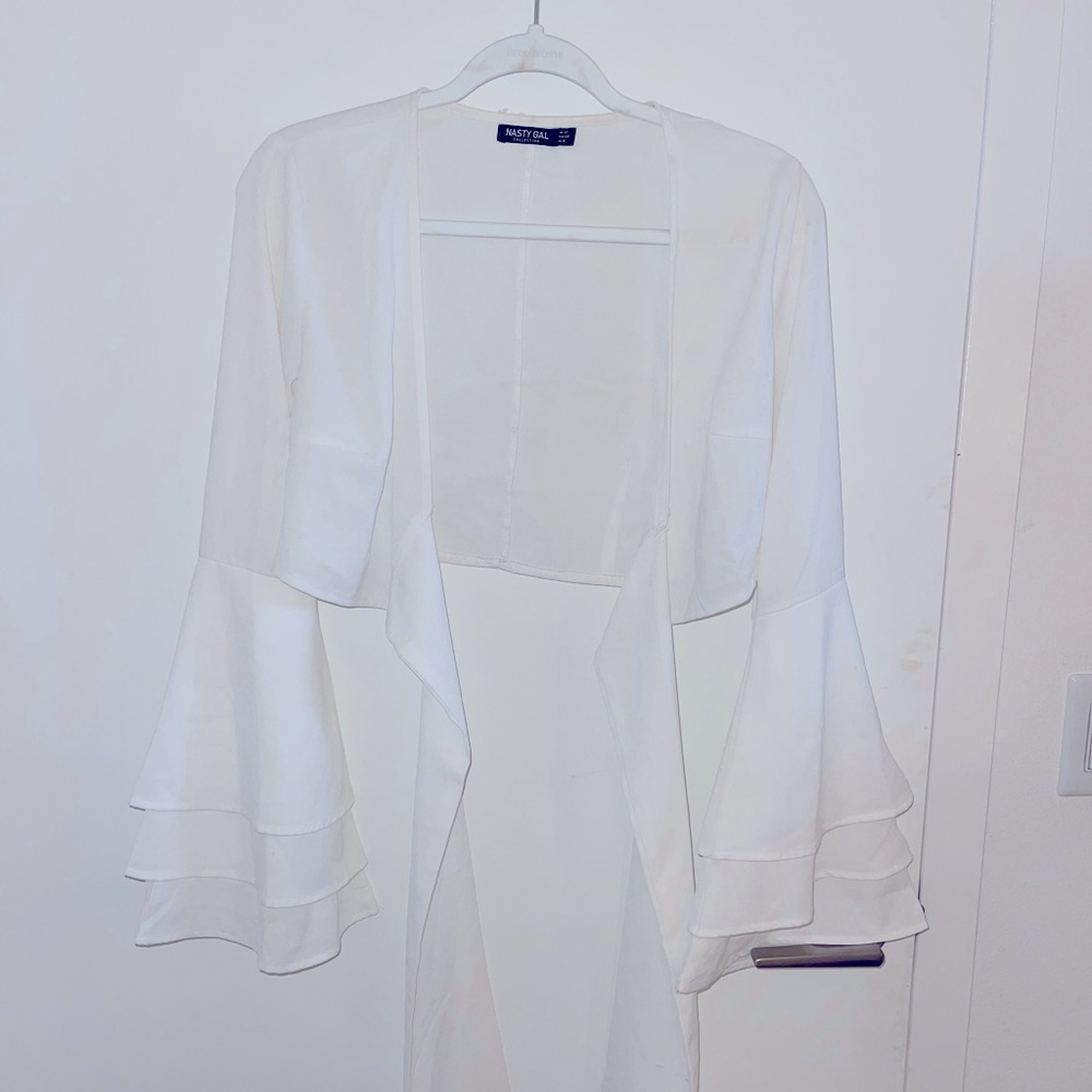 Cropped flare sleeve toe shirt